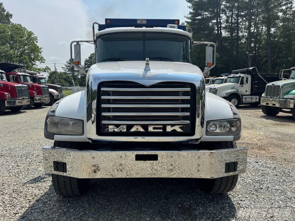 Mack Granite GU 713 덤프 트럭