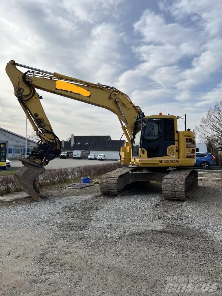 Komatsu PC 228 대형 굴삭기 29톤 이상