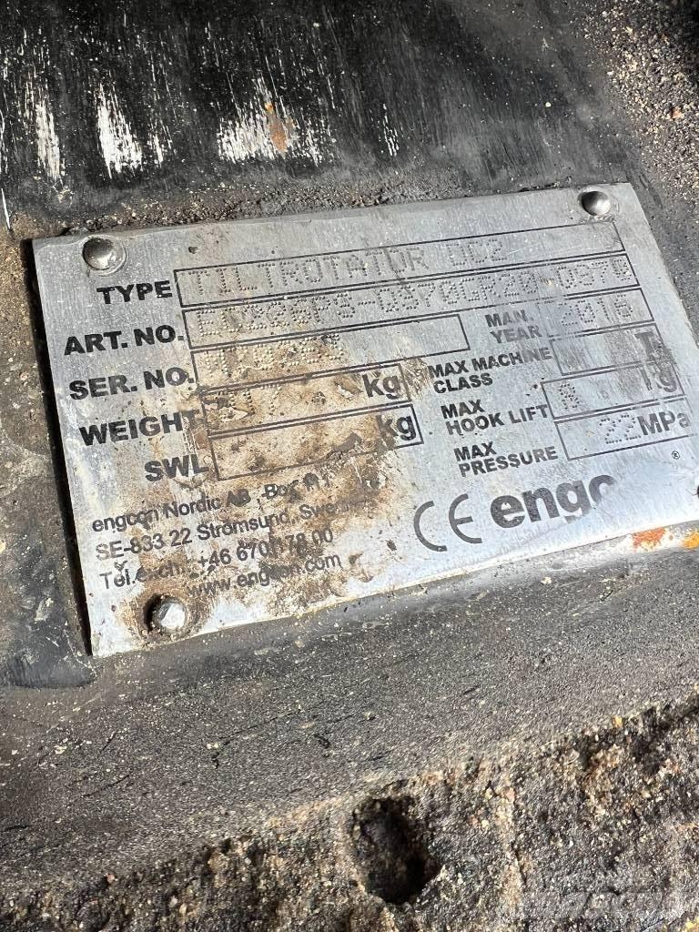 Komatsu PC 228 대형 굴삭기 29톤 이상