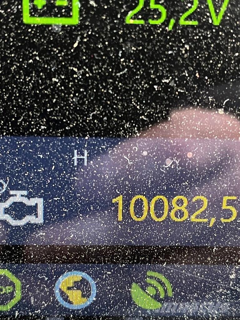 Komatsu 875 원목 포워더