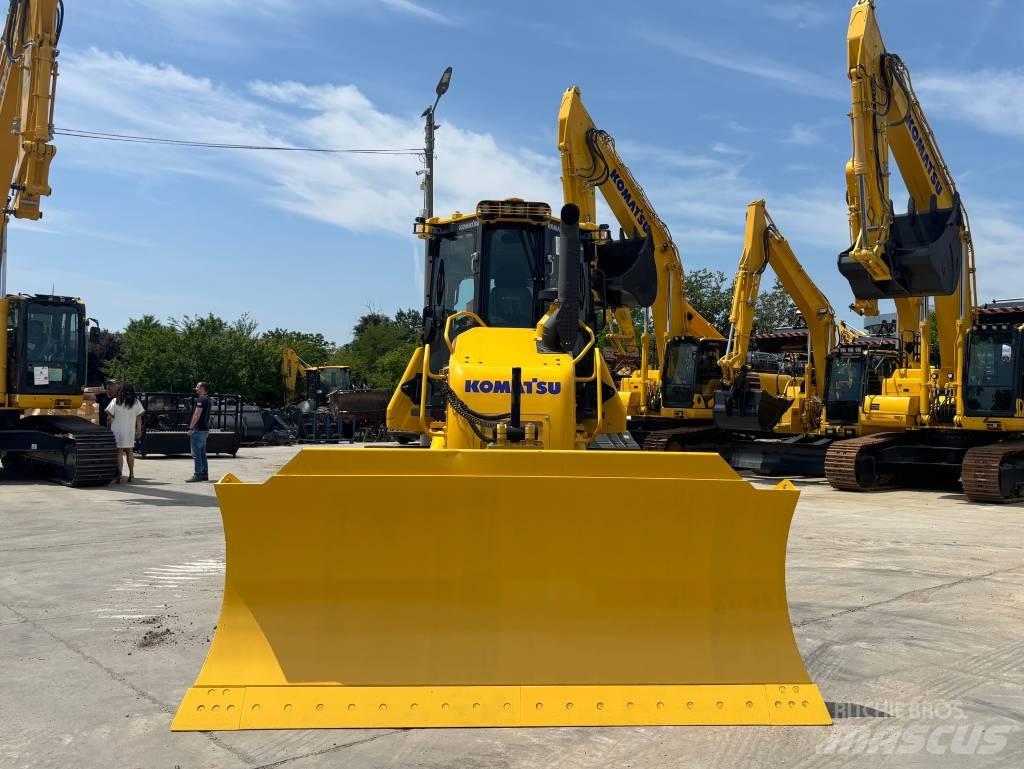 Komatsu D61EX-24E0 크롤러 도저