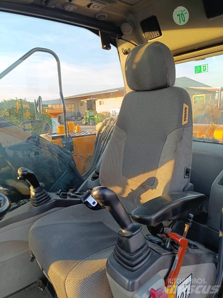 Volvo EW 140 C  휠 굴삭기