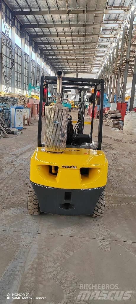 Komatsu FD 30 T-14 디젤 지게차
