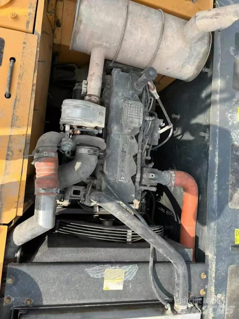 Hyundai 215VS 대형 굴삭기 29톤 이상