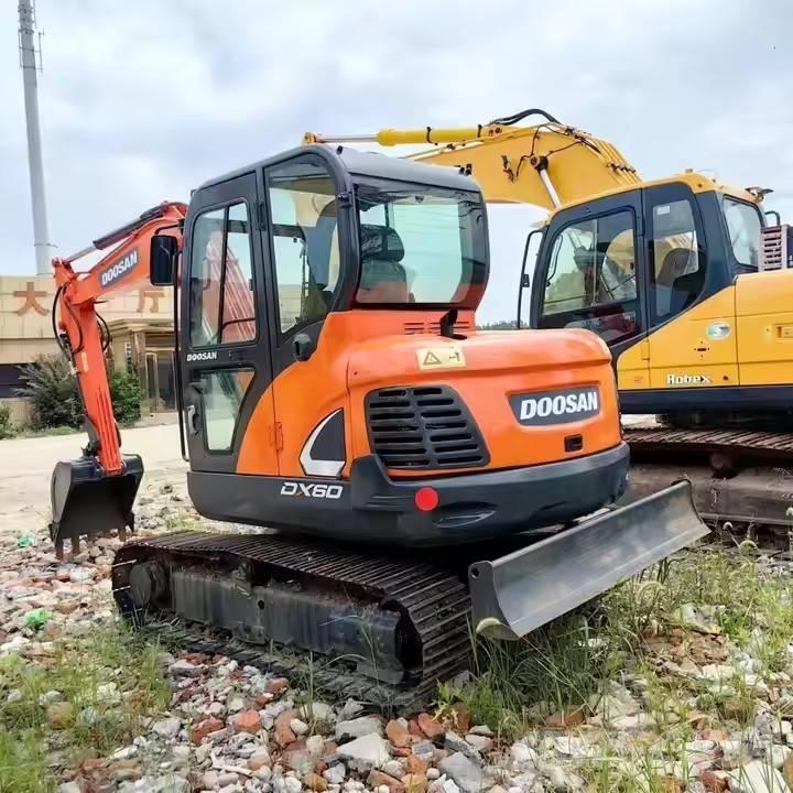 Doosan DX 60 소형 굴삭기 7톤 미만