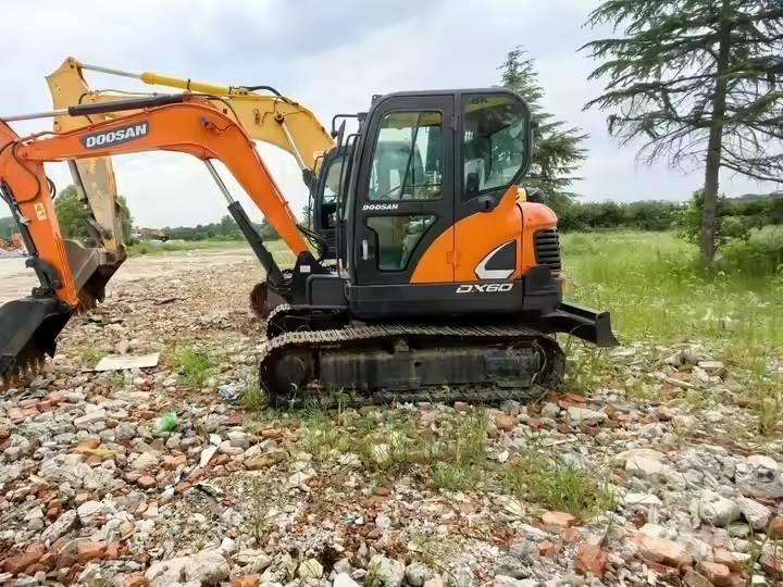 Doosan DX 60 소형 굴삭기 7톤 미만