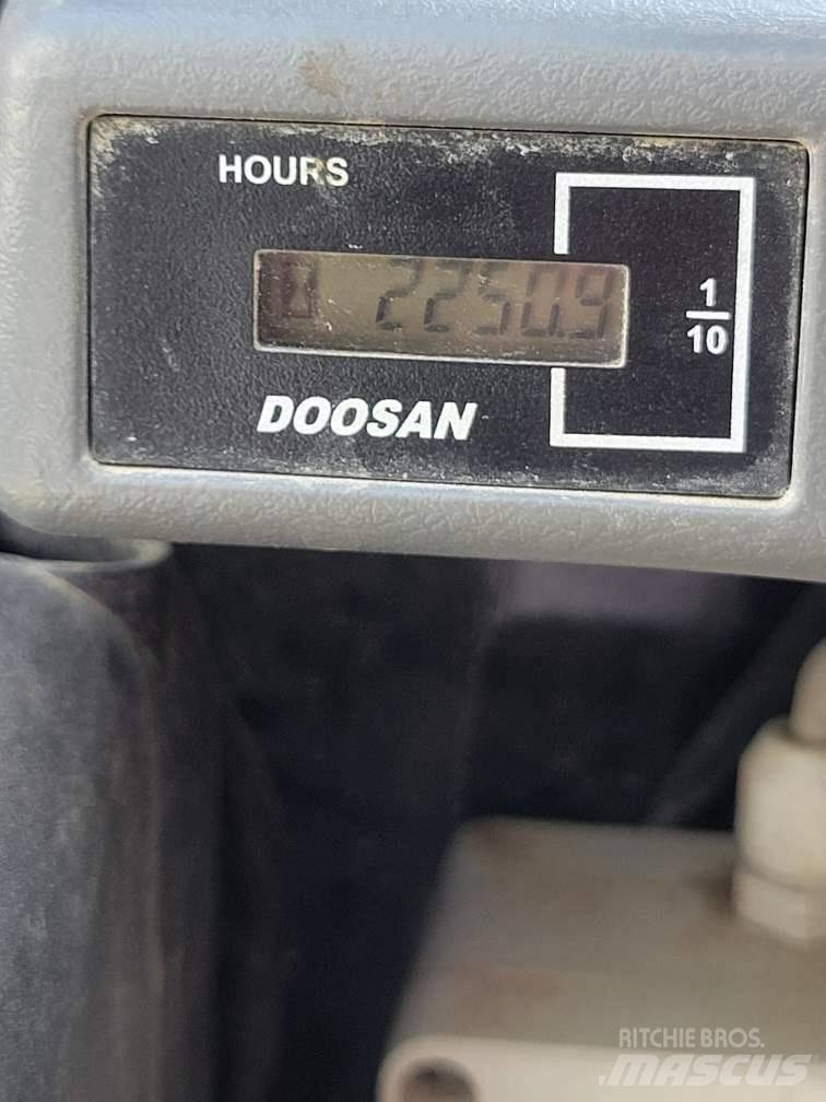 Doosan DX 62 R-3 소형 굴삭기 7톤 미만