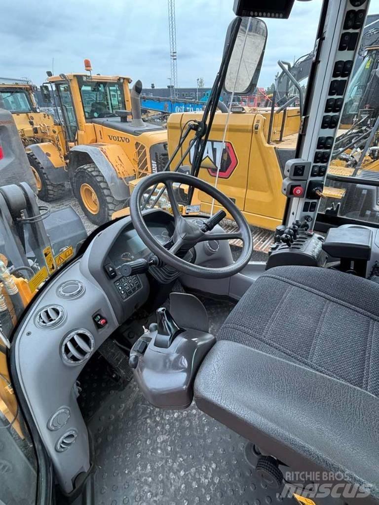 Volvo L90G  휠로우더