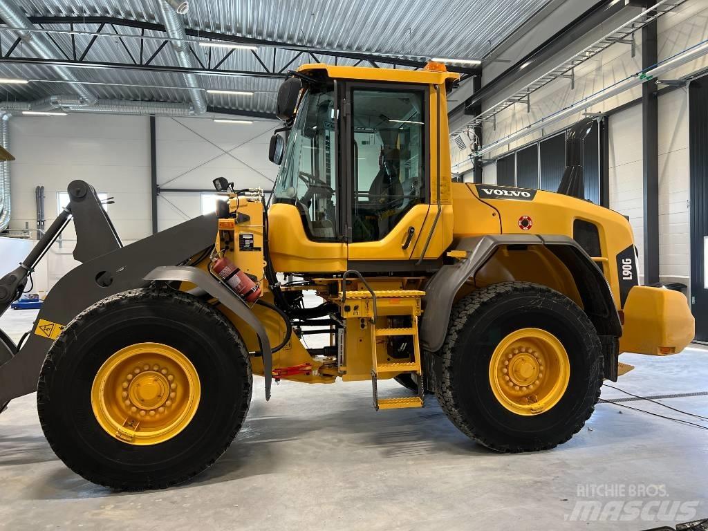 Volvo L90G  휠로우더
