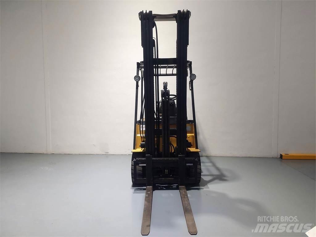 CAT EP25K PAC 전동 지게차