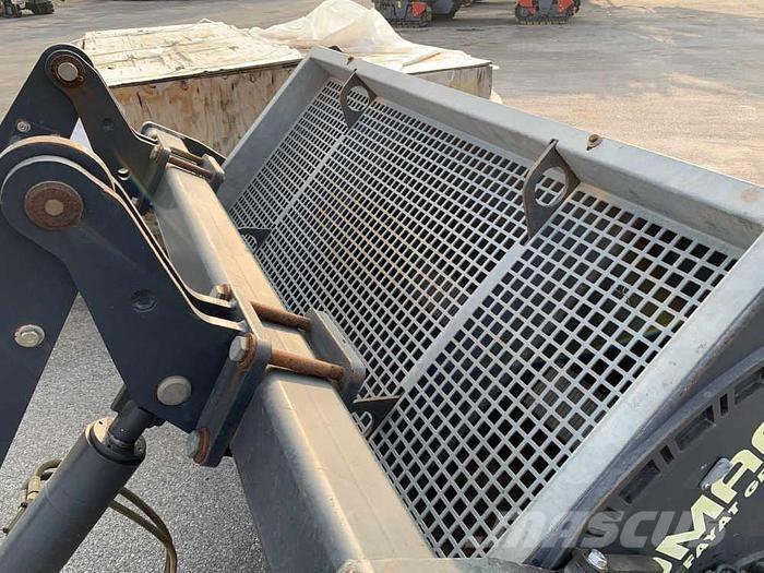 Bomag BS 180 모래(염화칼슘) 살포기