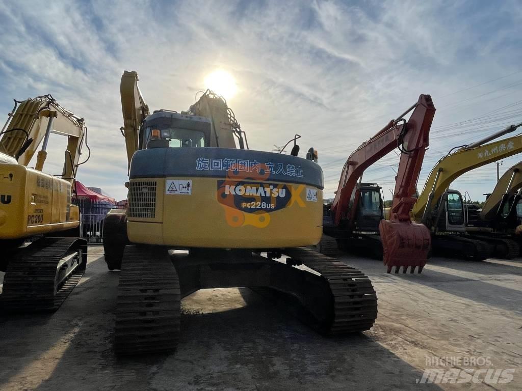 Komatsu PC 228 US 대형 굴삭기 29톤 이상