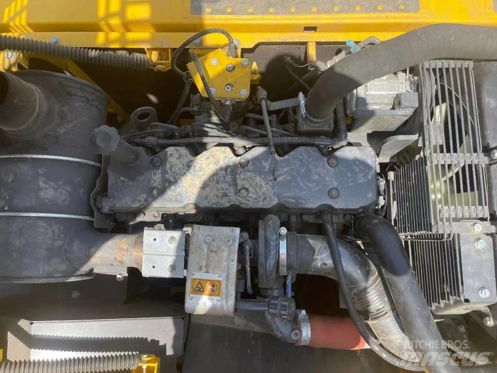 Komatsu PC 270 대형 굴삭기 29톤 이상
