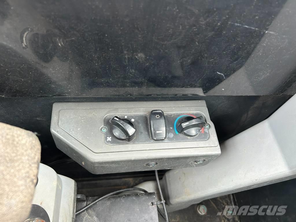 CAT 305.5 대형 굴삭기 29톤 이상