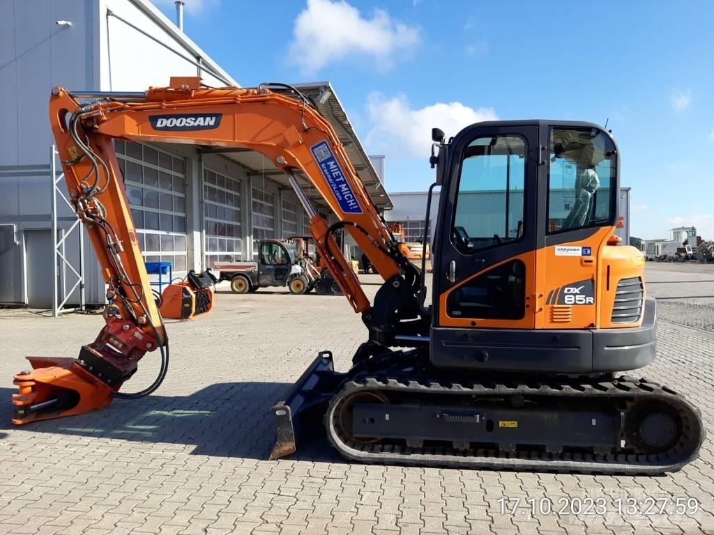 Develon DX 85 R-3 중형굴삭기 7톤-28톤