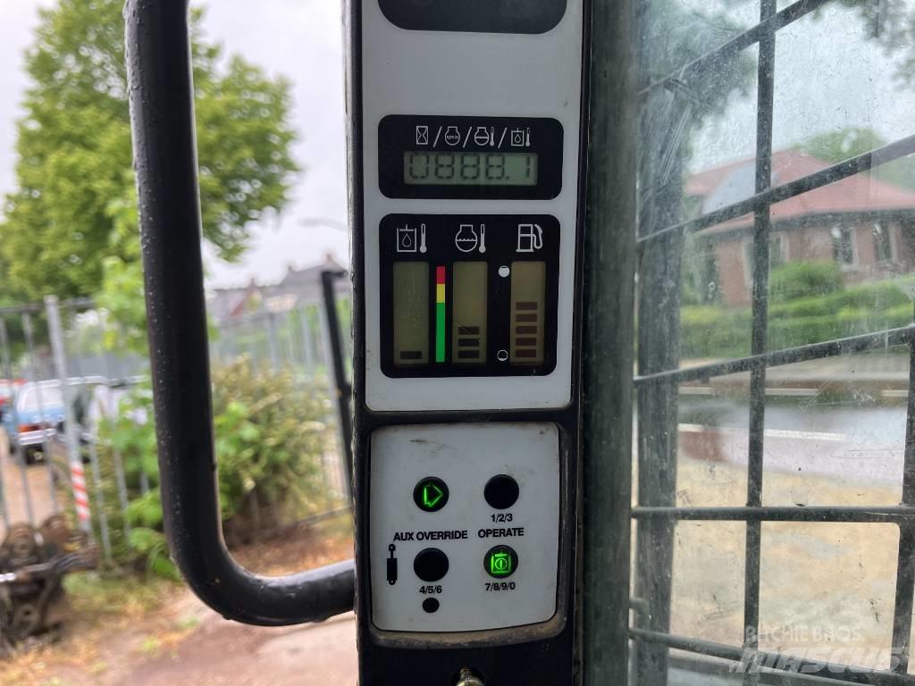 New Holland L 213  스키드로더