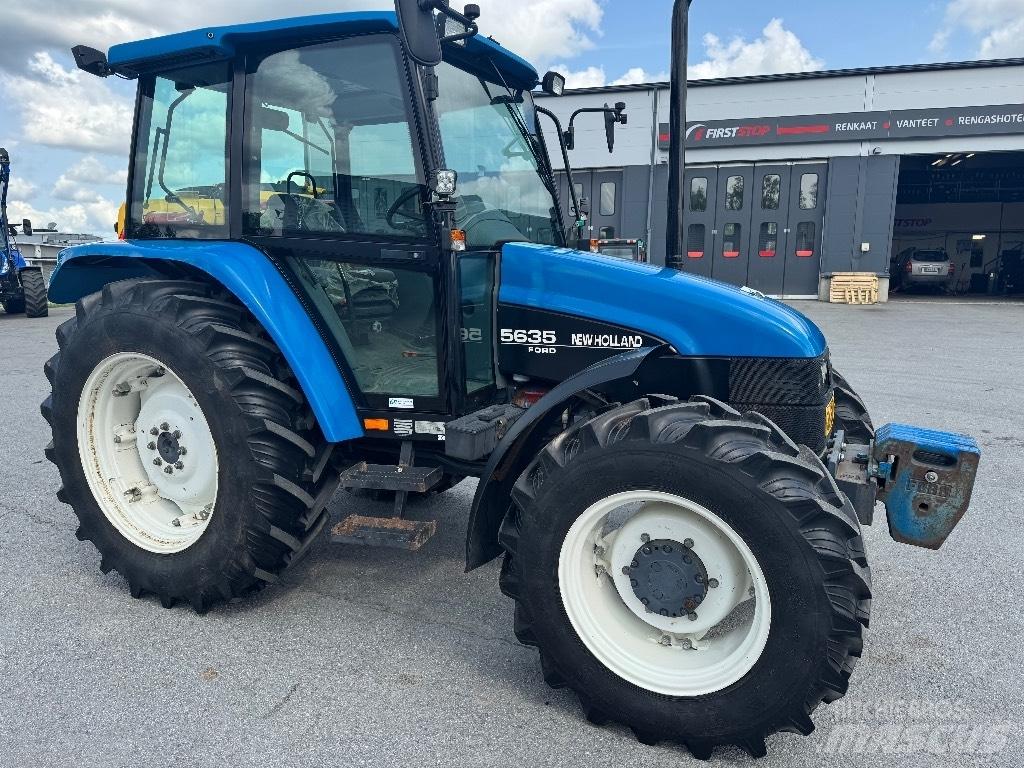 New Holland 5635 트랙터