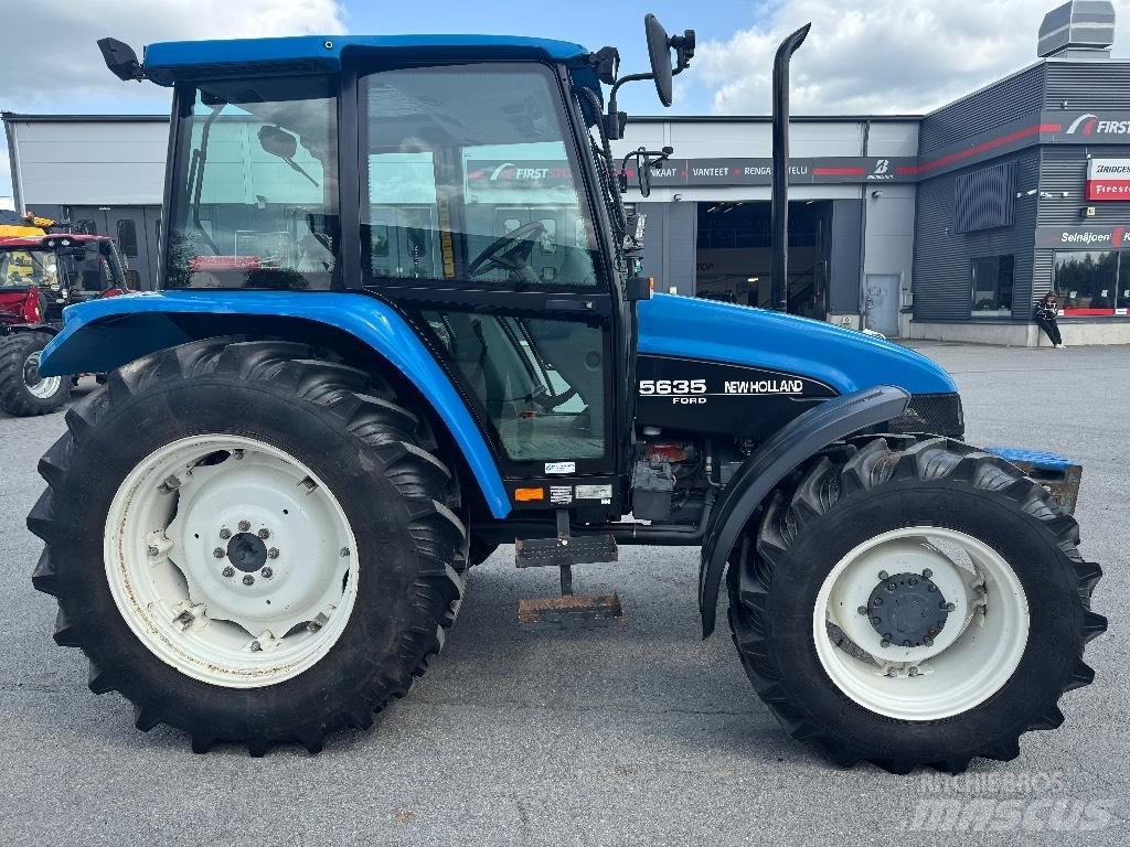 New Holland 5635 트랙터