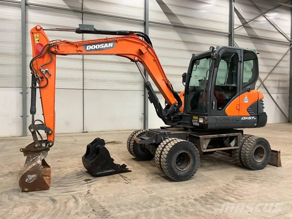 Doosan DX 57 W-5  휠 굴삭기