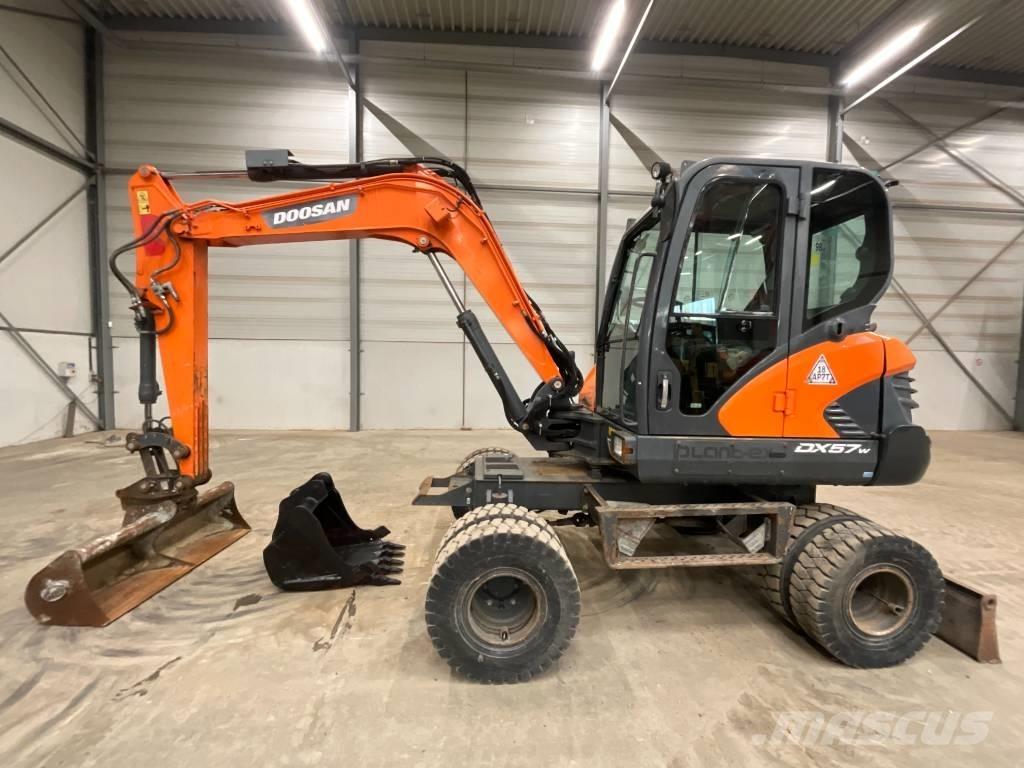 Doosan DX 57 W-5  휠 굴삭기