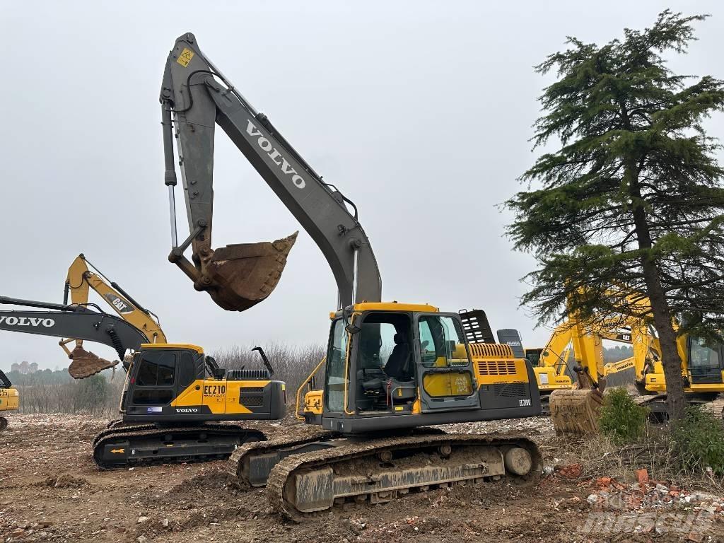 Volvo EC210D 대형 굴삭기 29톤 이상