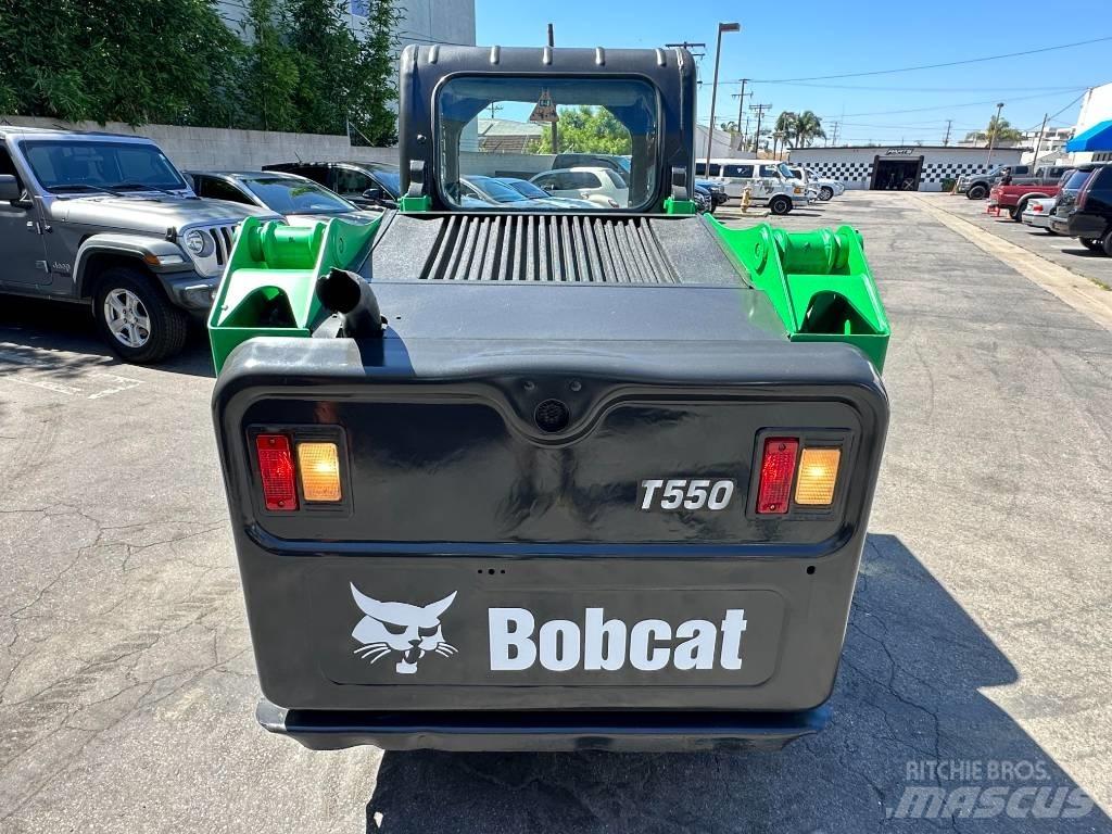 Bobcat T 550  스키드로더