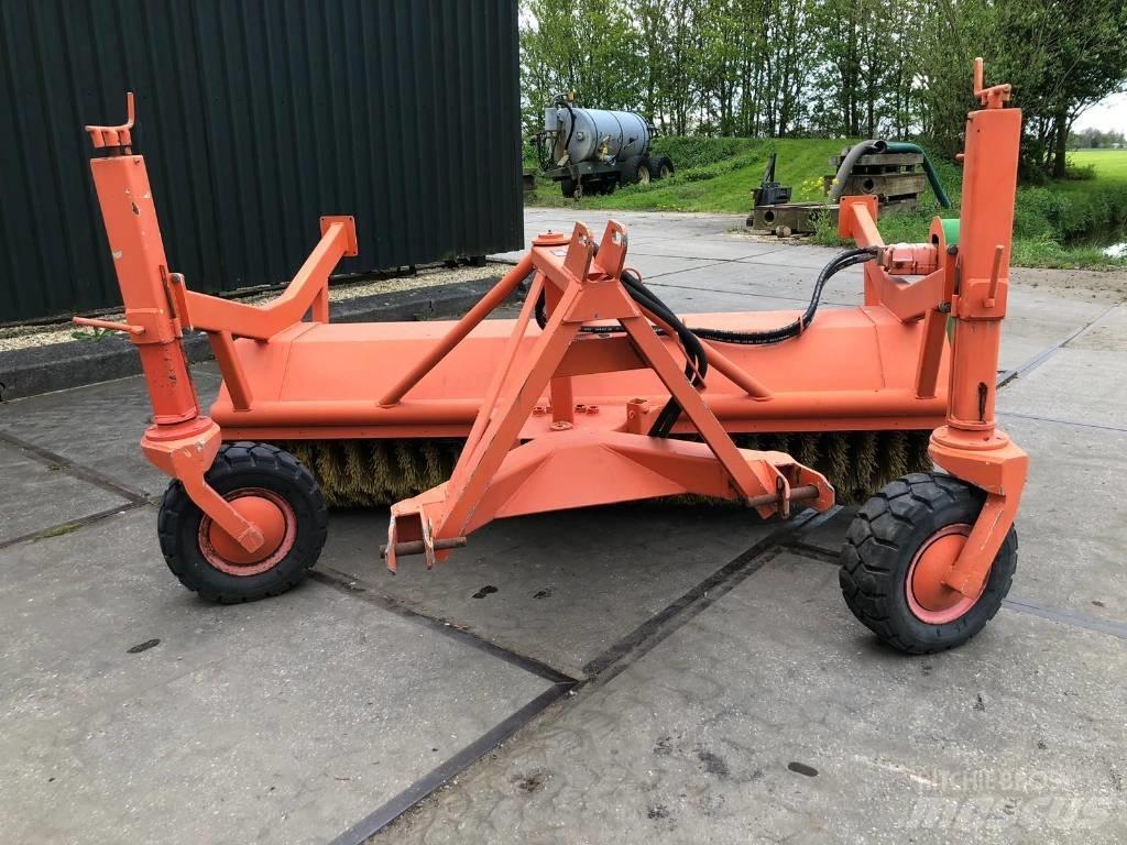 Holaras H-220-V-FR 도로 청소차