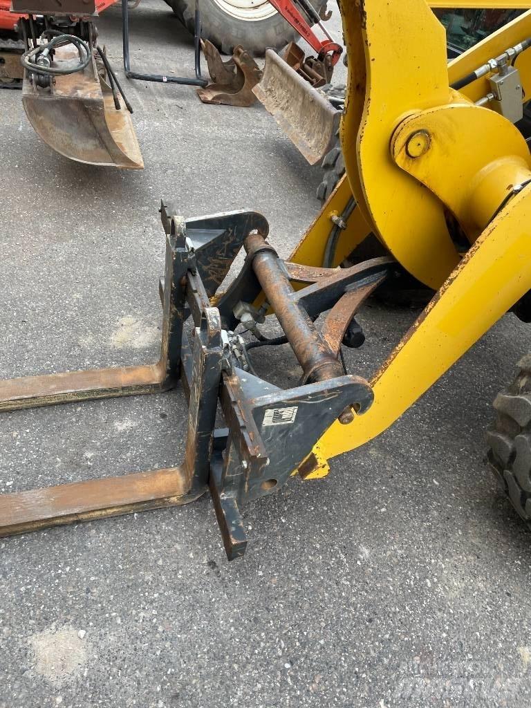 Komatsu WA 70  휠로우더