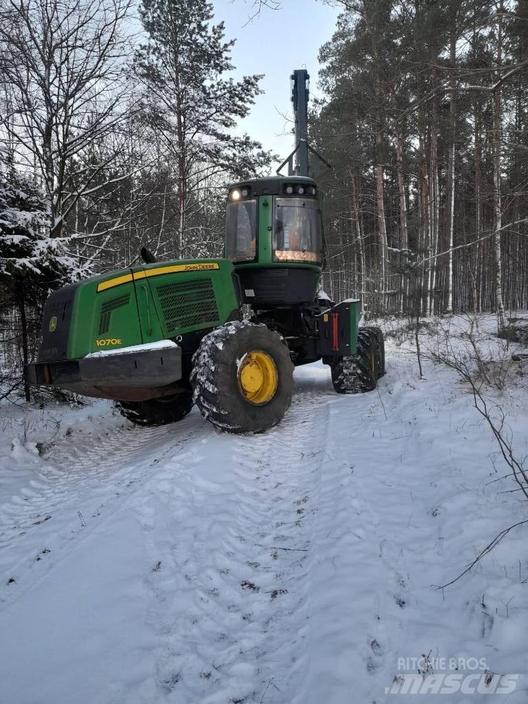 John Deere 1070 E 원목 하베스터