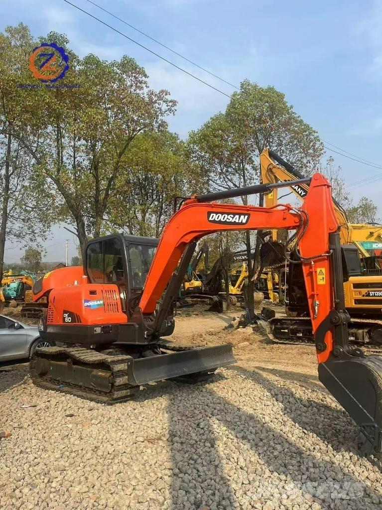 Doosan DX 60 소형 굴삭기 7톤 미만