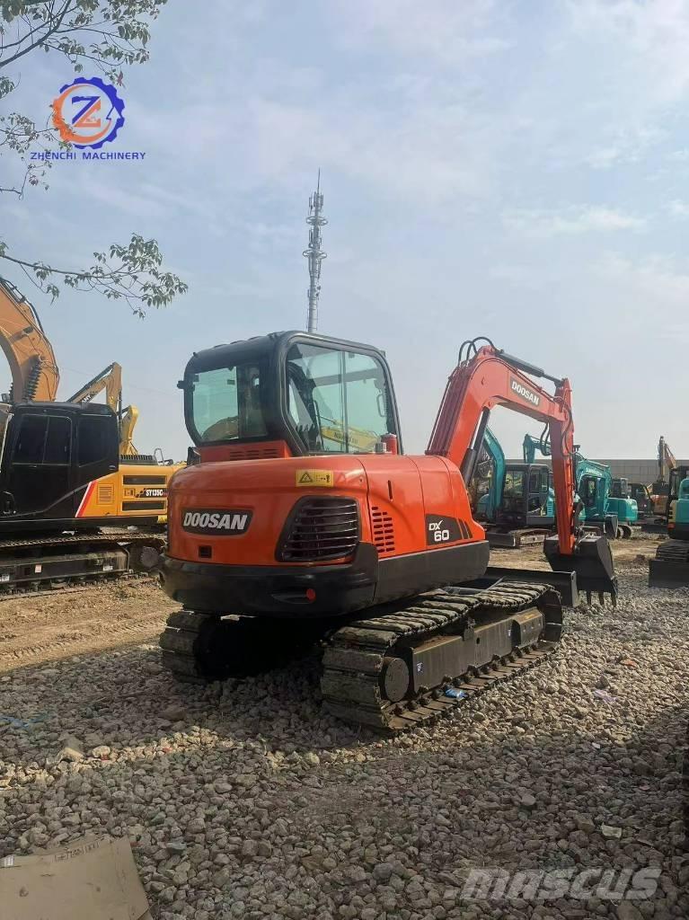 Doosan DX 60 소형 굴삭기 7톤 미만