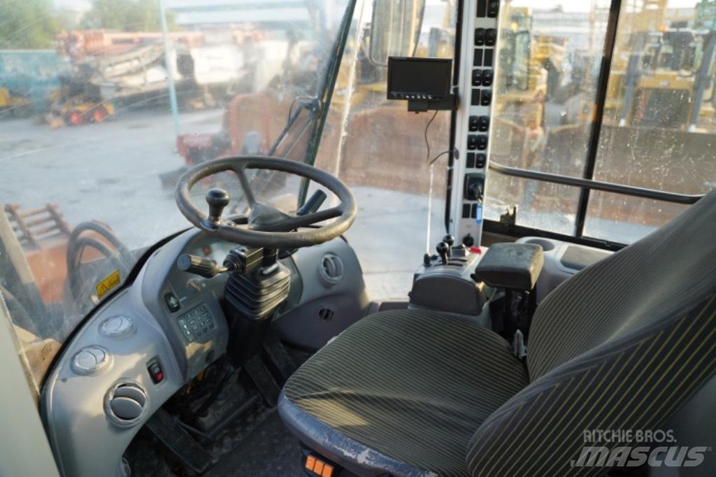 Volvo L220 F  휠로우더
