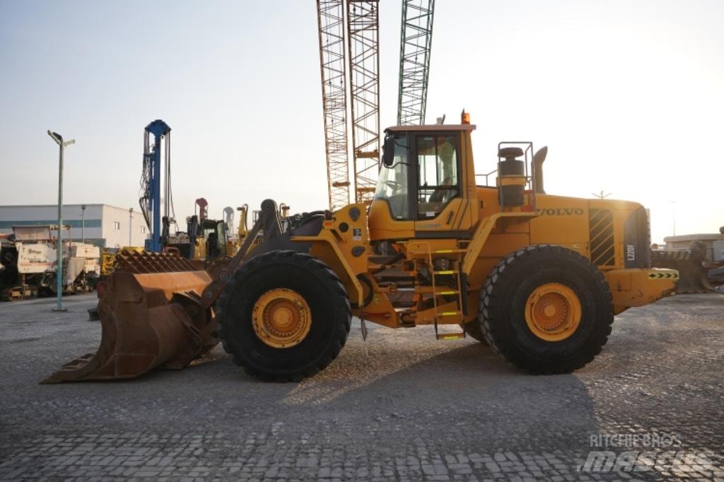 Volvo L220 F  휠로우더