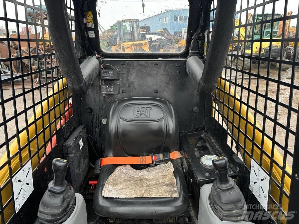 CAT 216 B 3  스키드로더