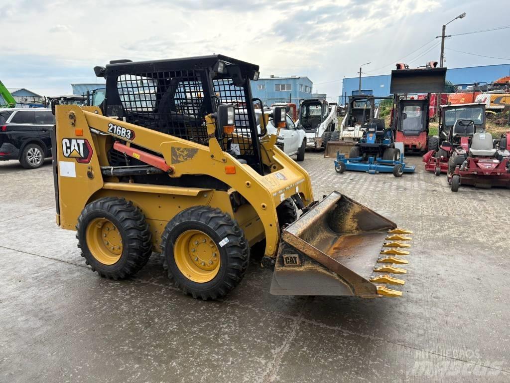 CAT 216 B 3  스키드로더
