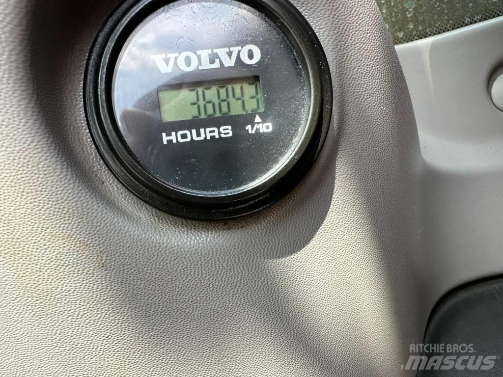Volvo BM ECR235EL 대형 굴삭기 29톤 이상