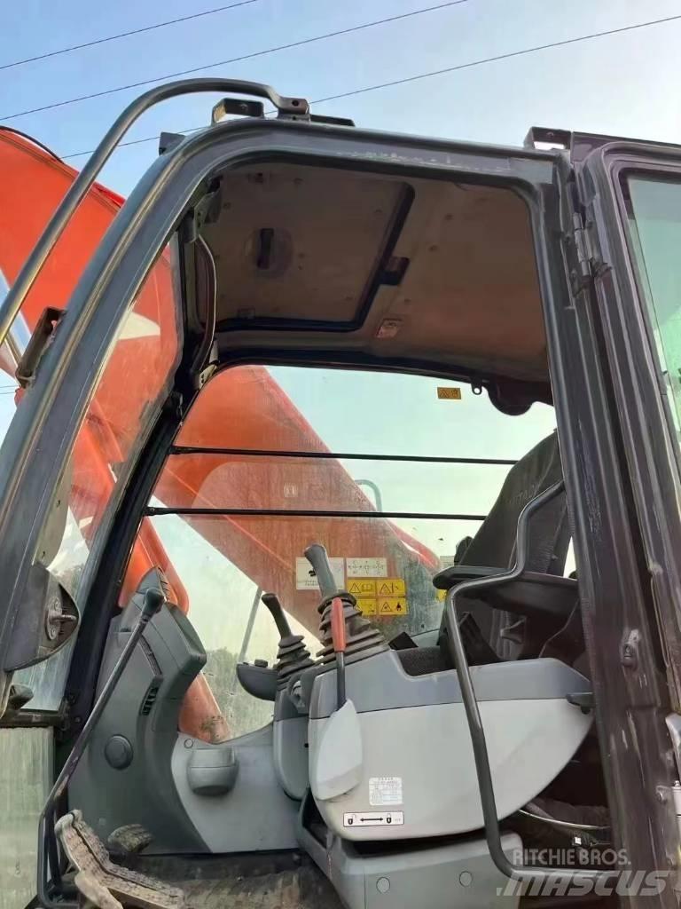 Hitachi ZX 300 대형 굴삭기 29톤 이상