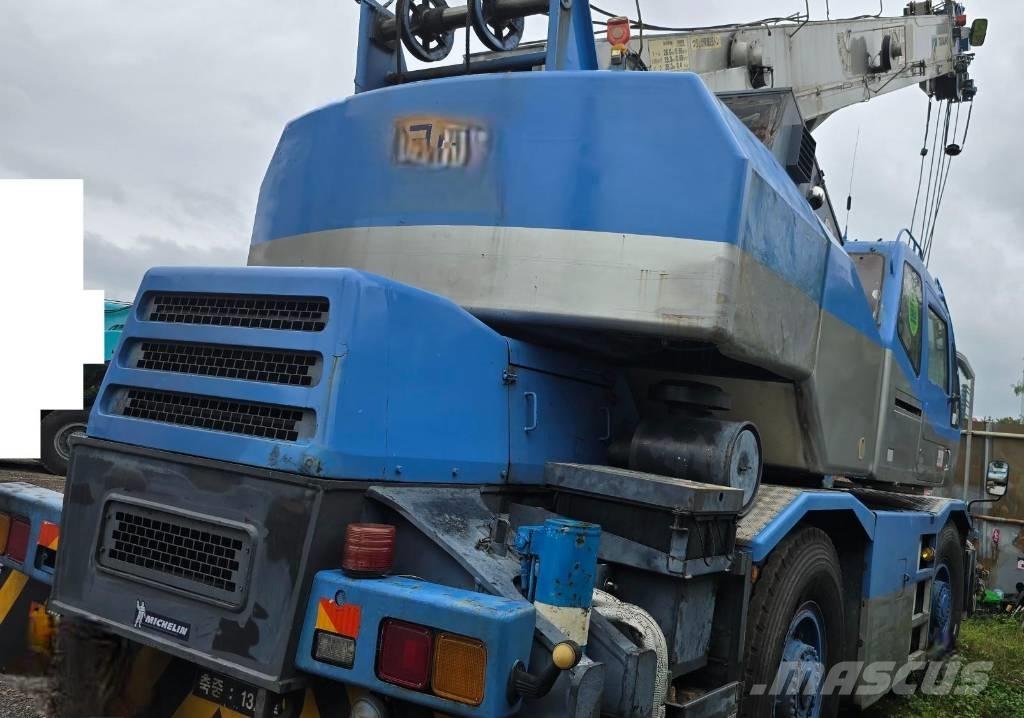 Tadano TR 250 M-6 R/T 크레인