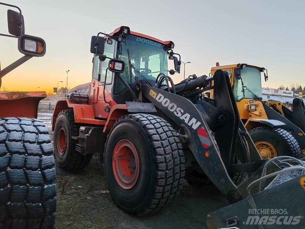 Doosan DL 220  휠로우더