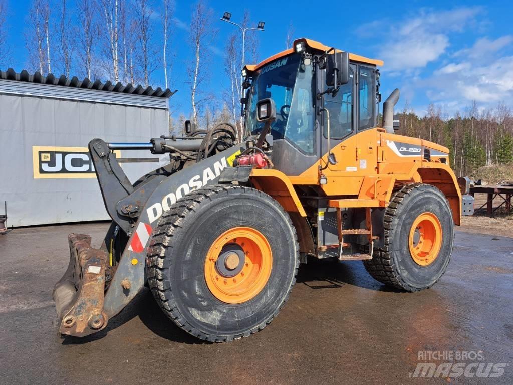 Doosan DL 220  휠로우더
