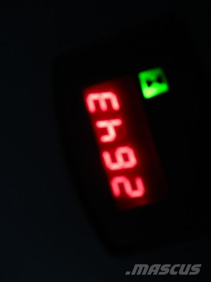 BT SPE125 로우 리프터(승강대 포함)