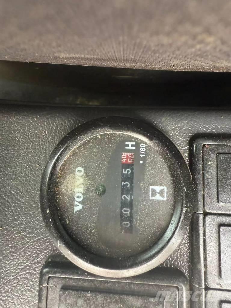 Volvo 140 대형 굴삭기 29톤 이상