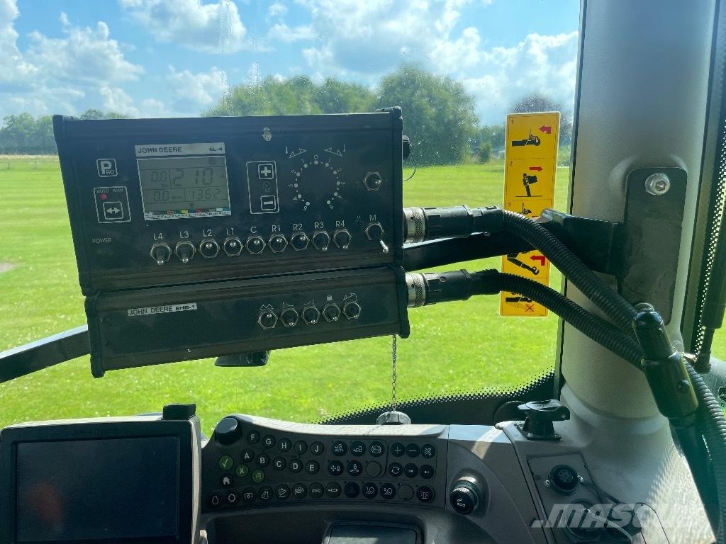 John Deere 732 견인형 분무기