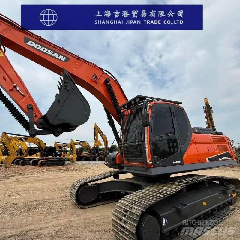 Doosan DX 225 대형 굴삭기 29톤 이상