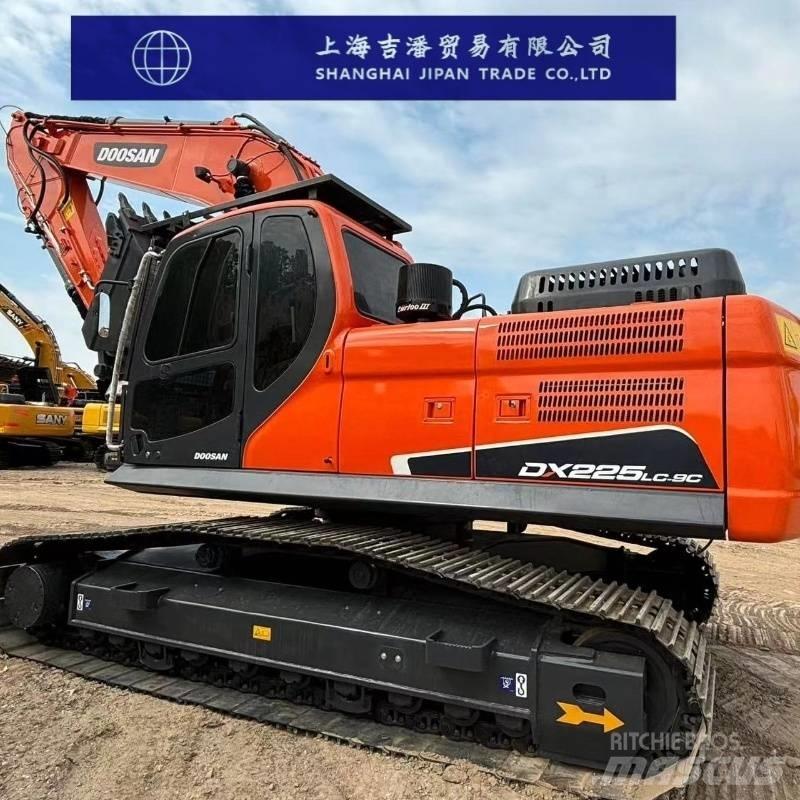 Doosan DX 225 대형 굴삭기 29톤 이상