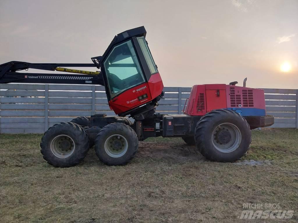 Valmet 901.1 원목 하베스터