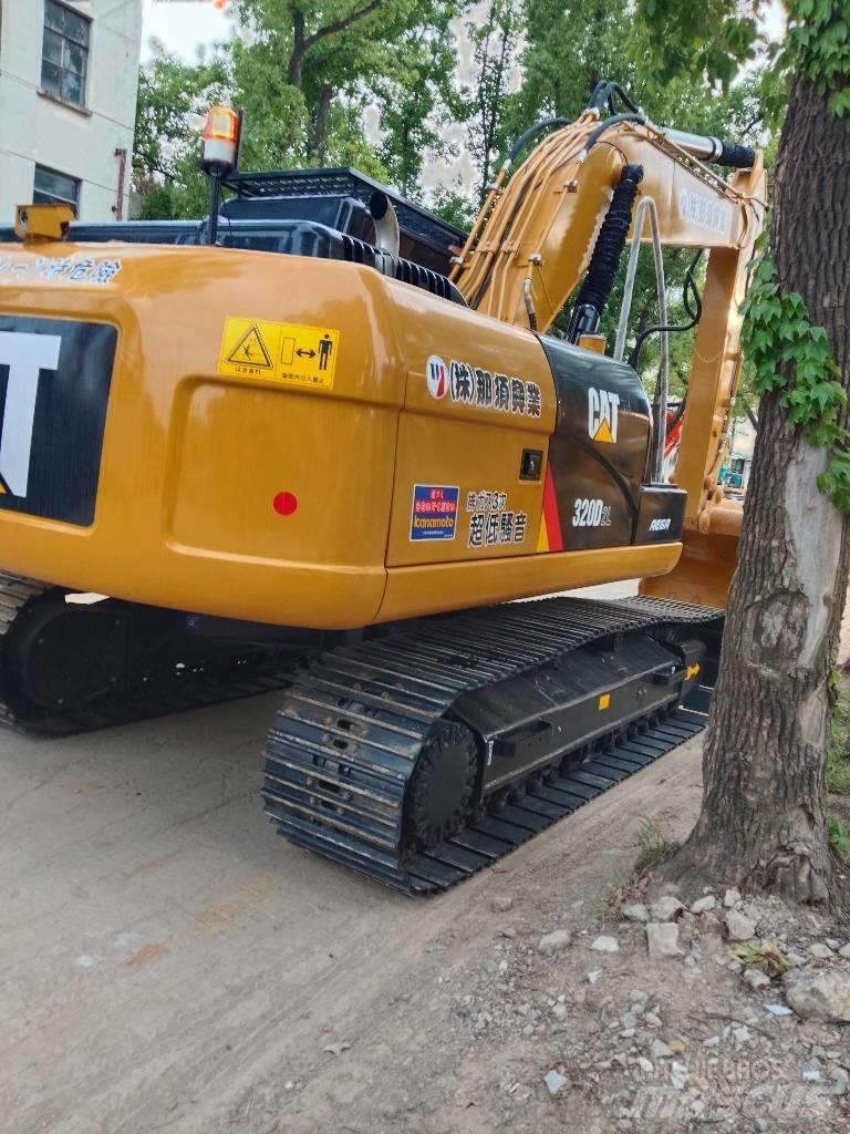 CAT 320 D L 대형 굴삭기 29톤 이상