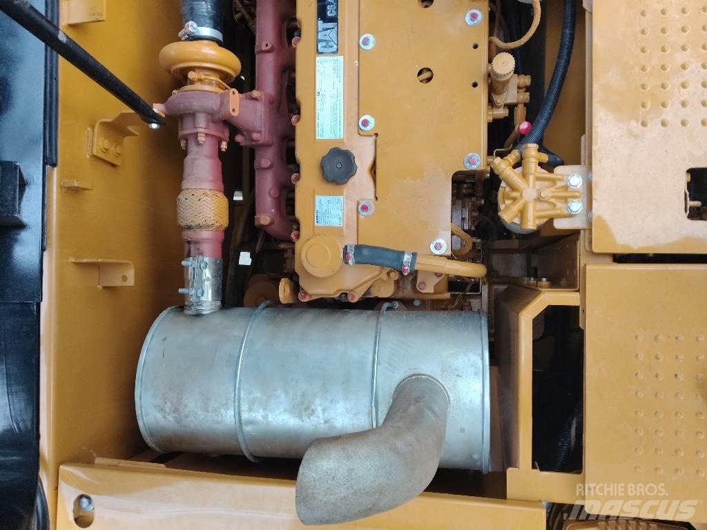 CAT 320 D L 대형 굴삭기 29톤 이상