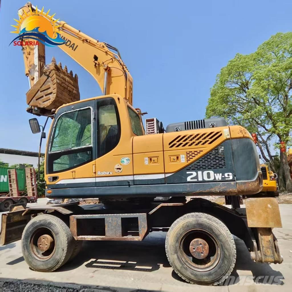 Hyundai r210w-9  휠 굴삭기