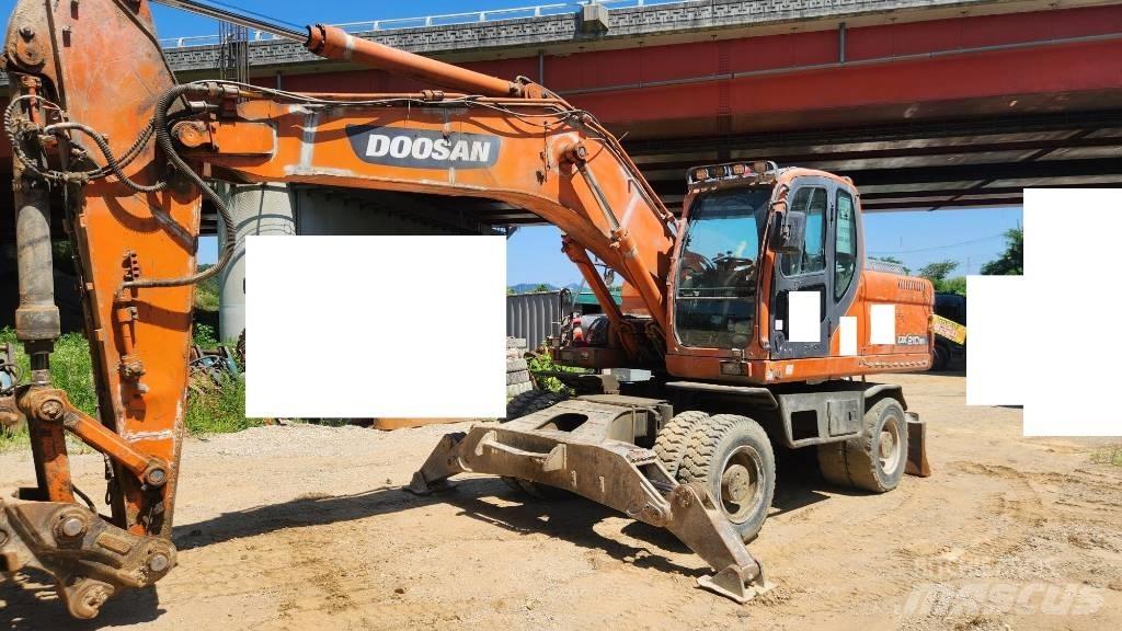 Doosan DX210WA  휠 굴삭기